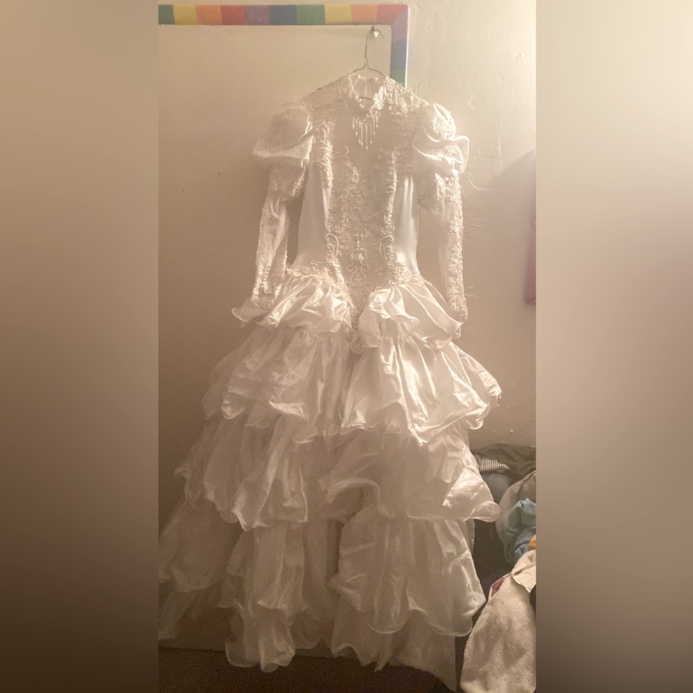 White 70-80’s wedding dress, size 10 (M)